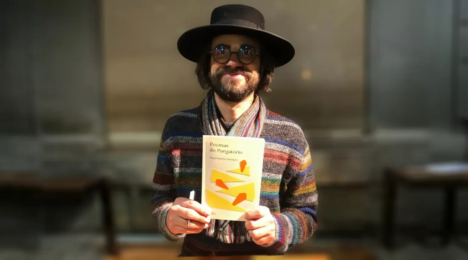 Mi buen amigo y camarada “RUCiano”, João Sardo escribió esta hermosa reseña de mi libro “Poemas del Purgatorio”: